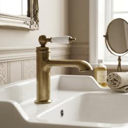 brass-bathroom-faucet-vintage-design